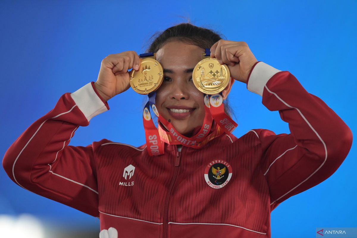 Atlet para-angkat besi putri sumbang tiga medali emas dan satu perak