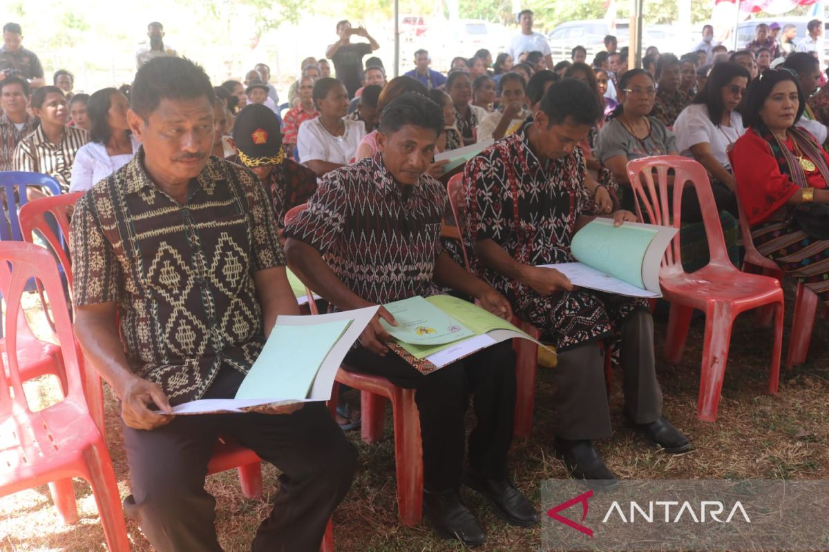 Pemda serahkan sertifikat tanah bagi warga transmigrasi