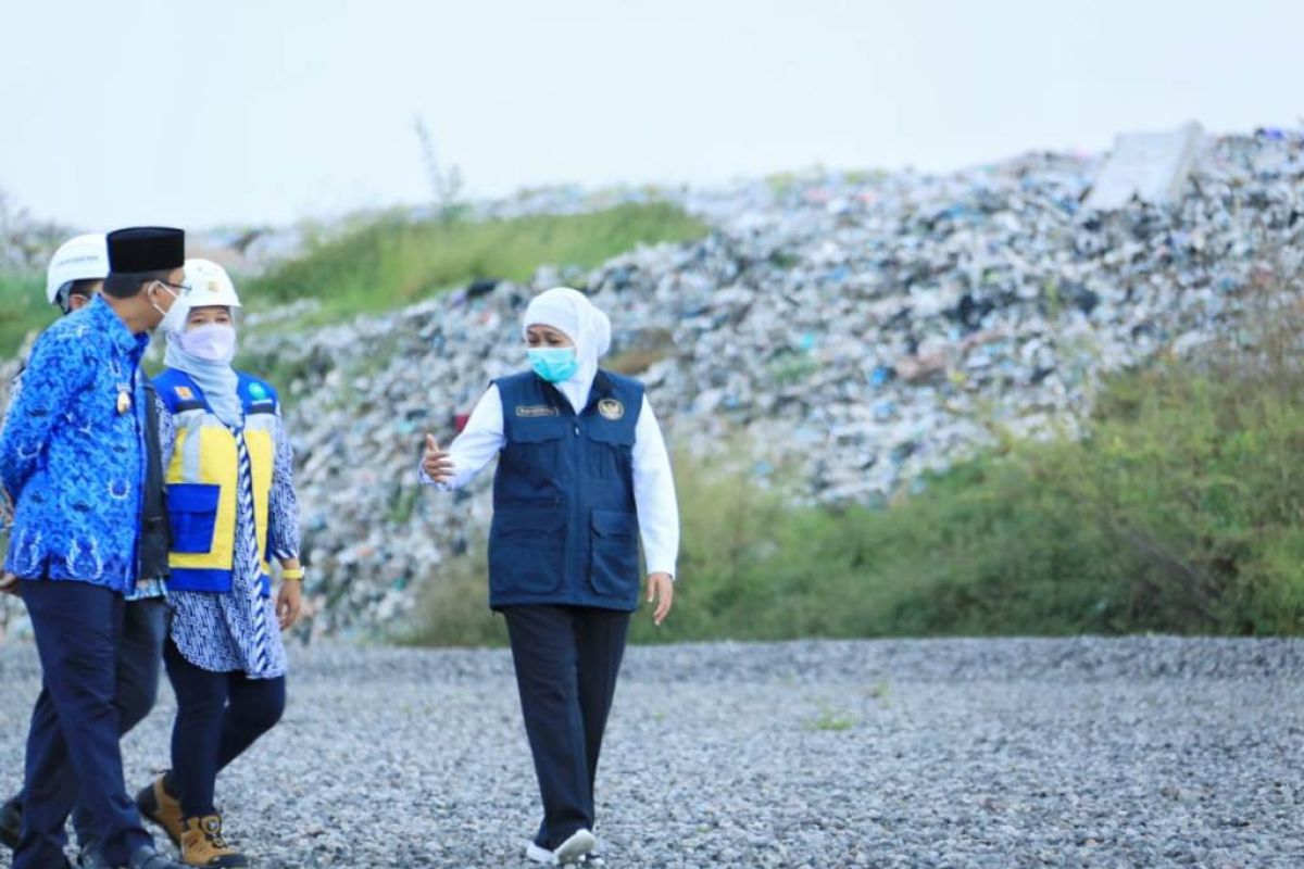 Gubernur Jatim ajak masyarakat hindari penggunaan sedotan plastik