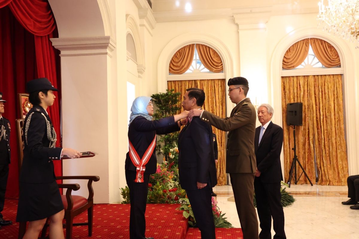 Singapore bestows Distinguished Service Honor on Minister Pandjaitan