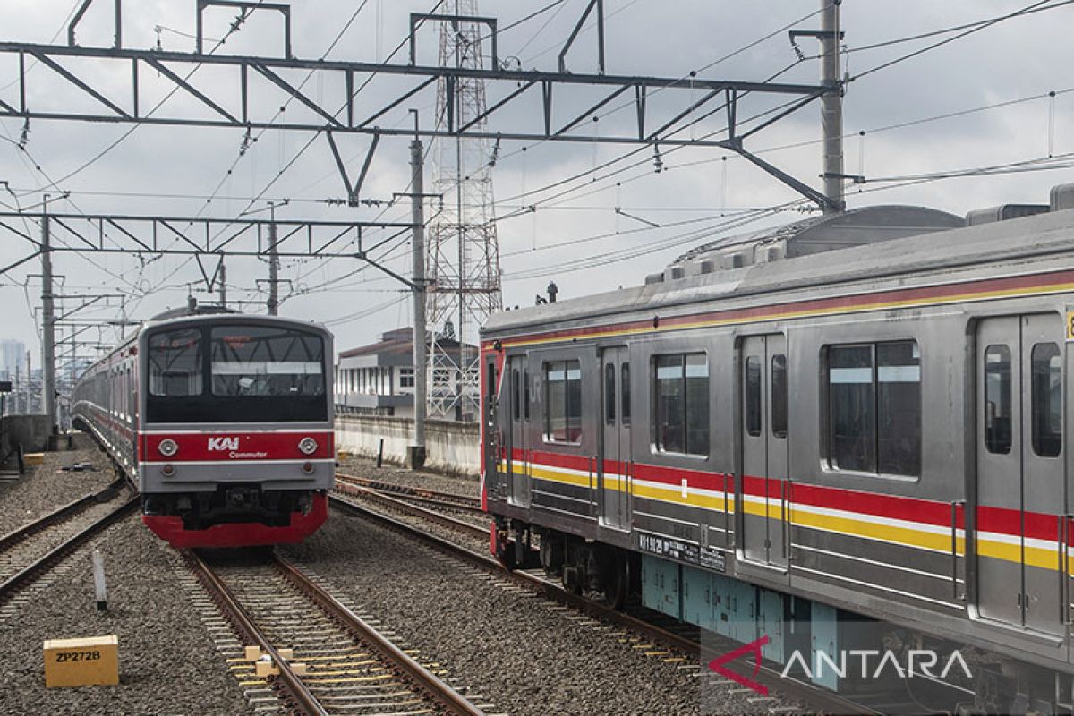 KCI sayangkan pelanggaran norma susila di KRL Rangkasbitung