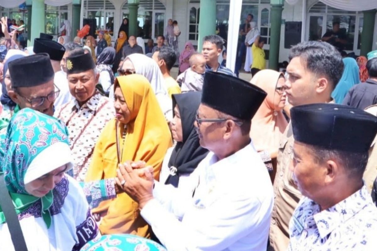 203 Calon haji Simalungun berangkat ke Mekkah