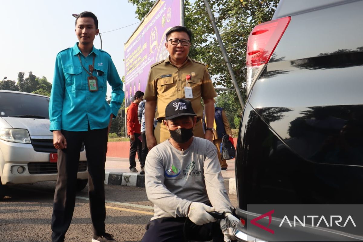 DLHK Kabupaten Tangerang uji emisi 75 unit kendaraan dinas
