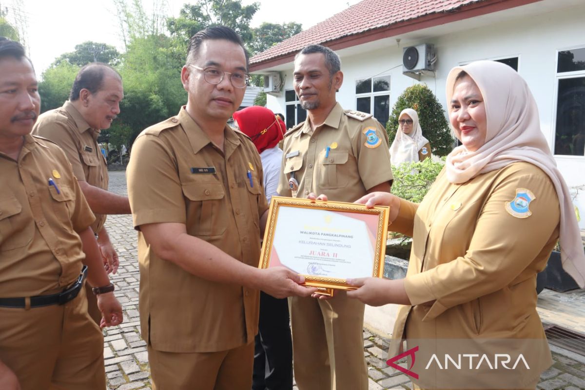 Seluruh petugas kebersihan di Pangkalpinang kompak peringati Hari Lingkungan Hidup Sedunia