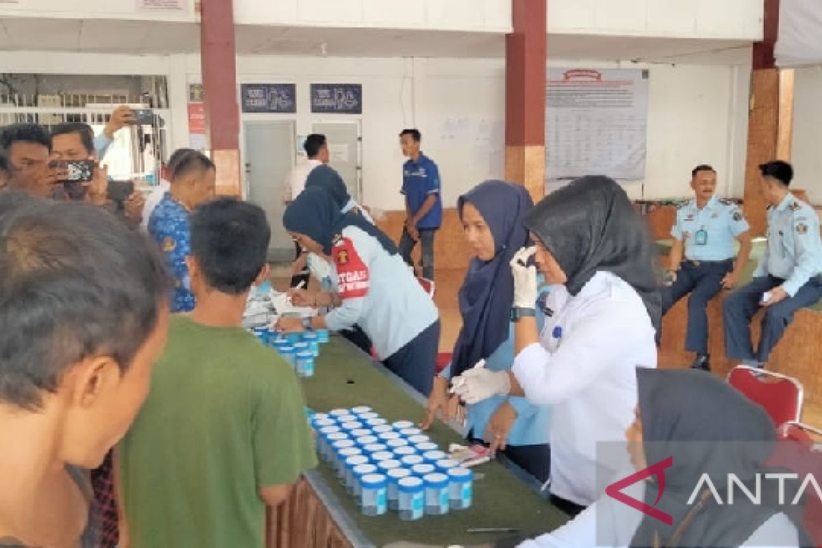 102 warga binaan Lapas Padang jalani tes urine dadakan