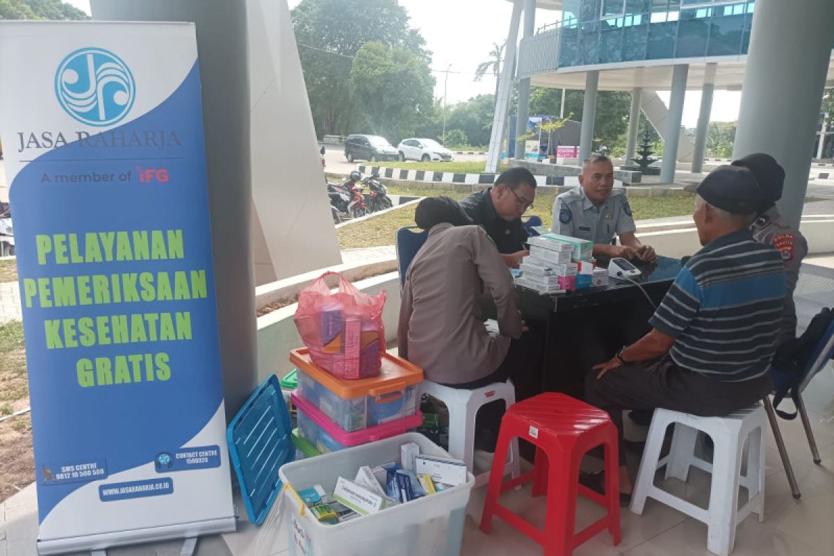Jasa Raharja Banten Laksanakan Giat Pengobatan Gratis di Terminal Pakupatan Kota Serang