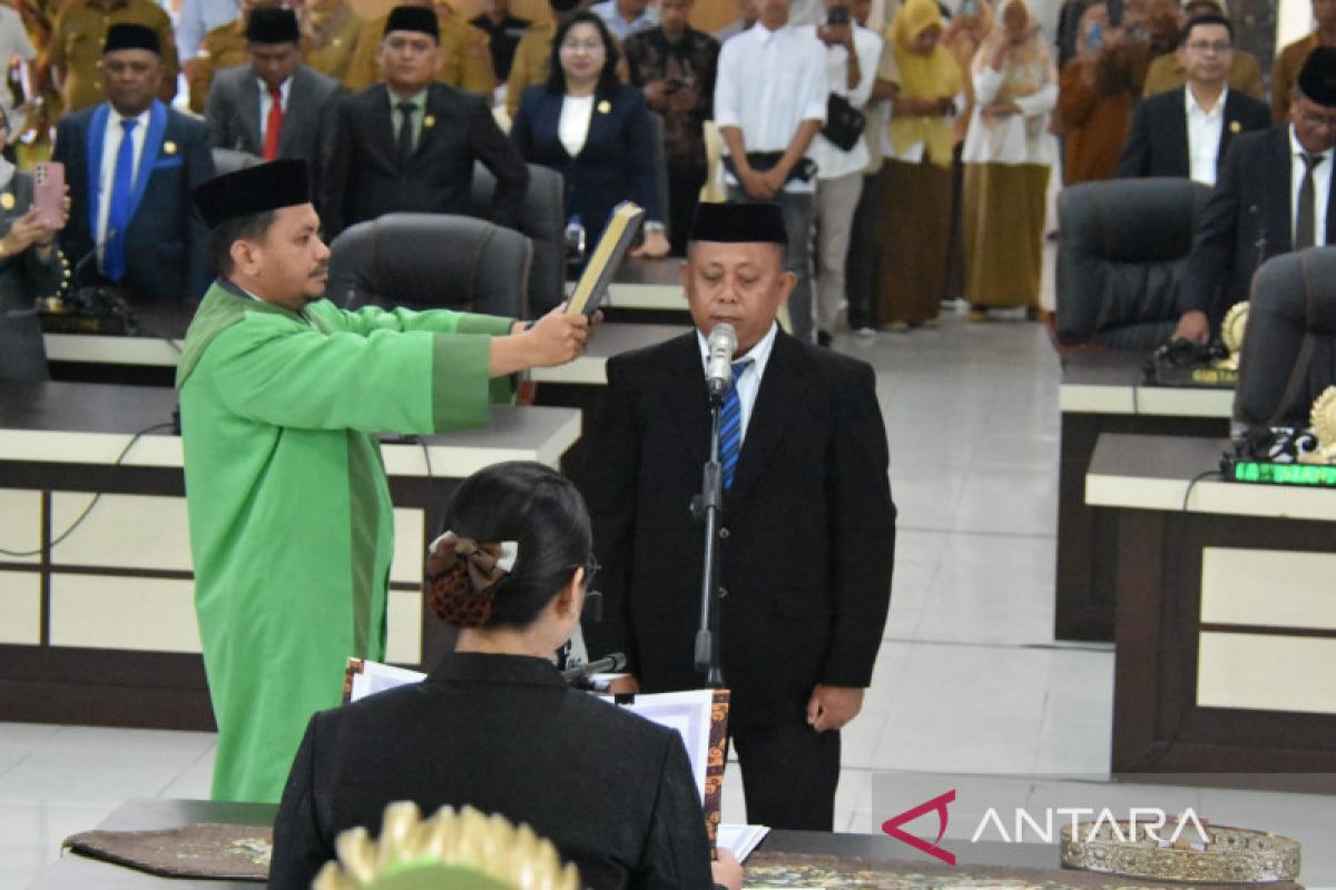 Pelantikan anggota DPRD Gorontalo Utara PAW dilakukan sederhana