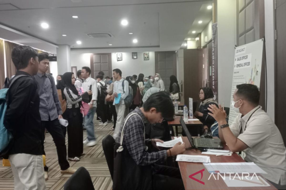 Ratusan pencari kerja hadiri Bursa Kerja Disnaker Kota Bengkulu