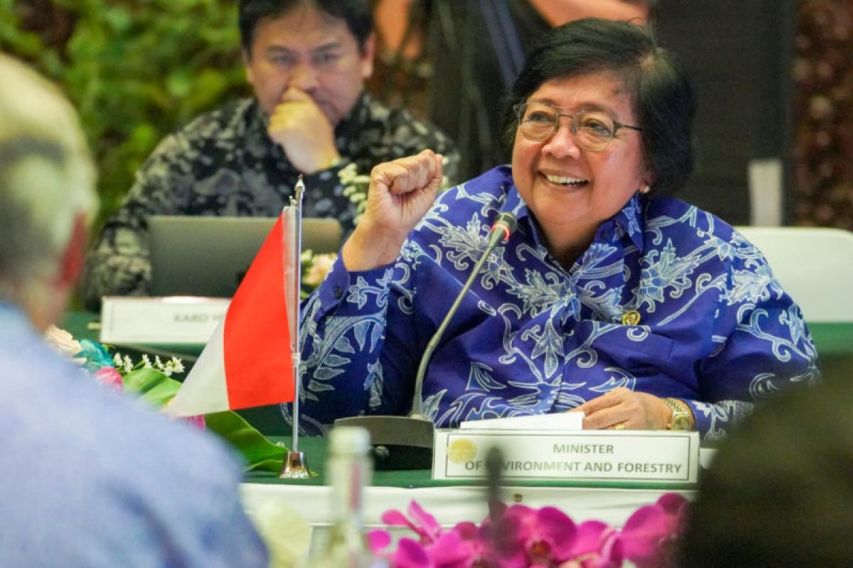Menteri LHK Siti Nurbay serukan perjuangan melawan polusi sampah plastik