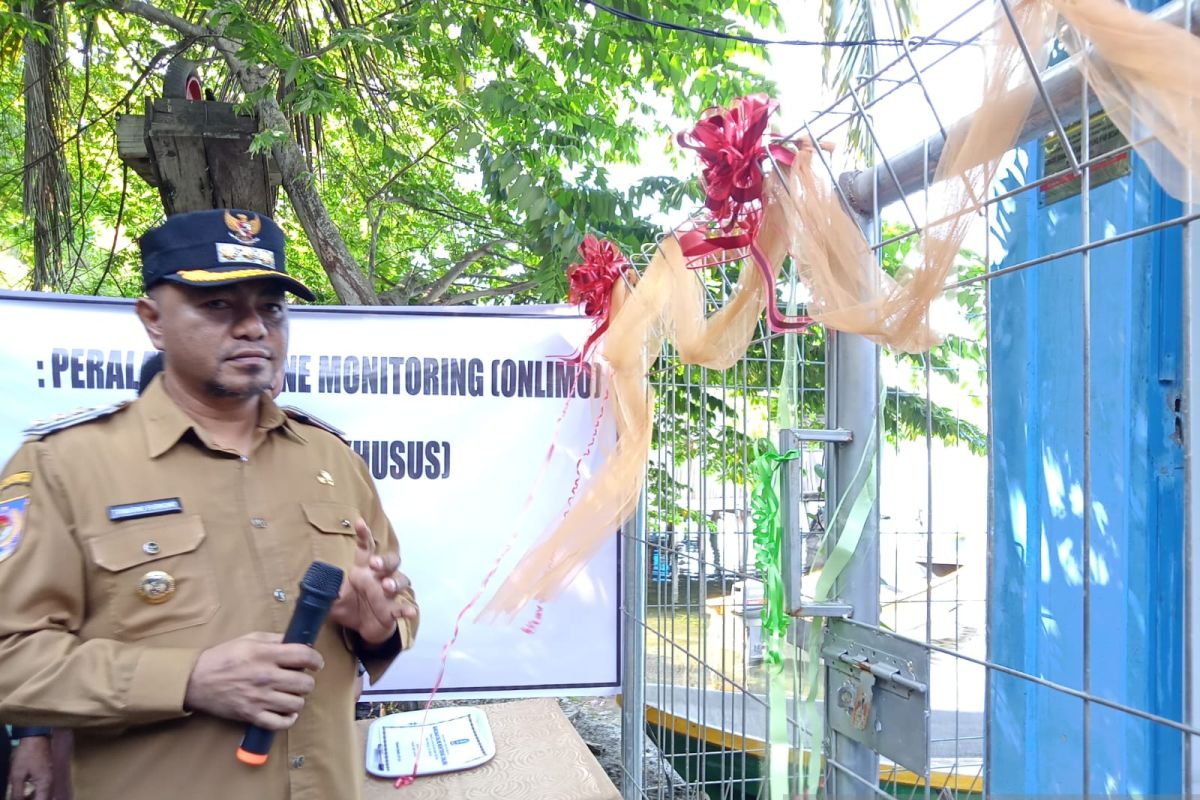 Penjabat Bupati Jayapura meresmikan gedung monitoring kualitas air danau