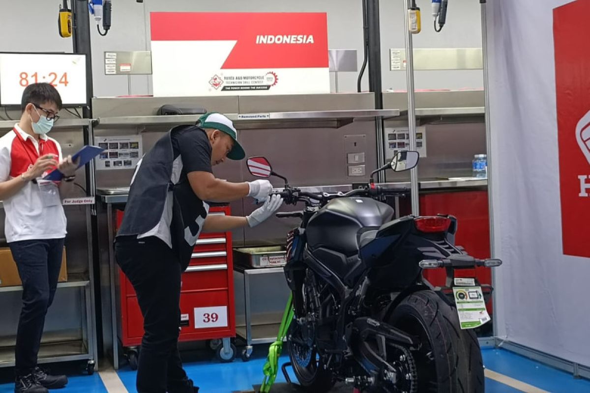 Teknisi Honda Indonesia juara kompetisi teknik sepeda motor se-Asia