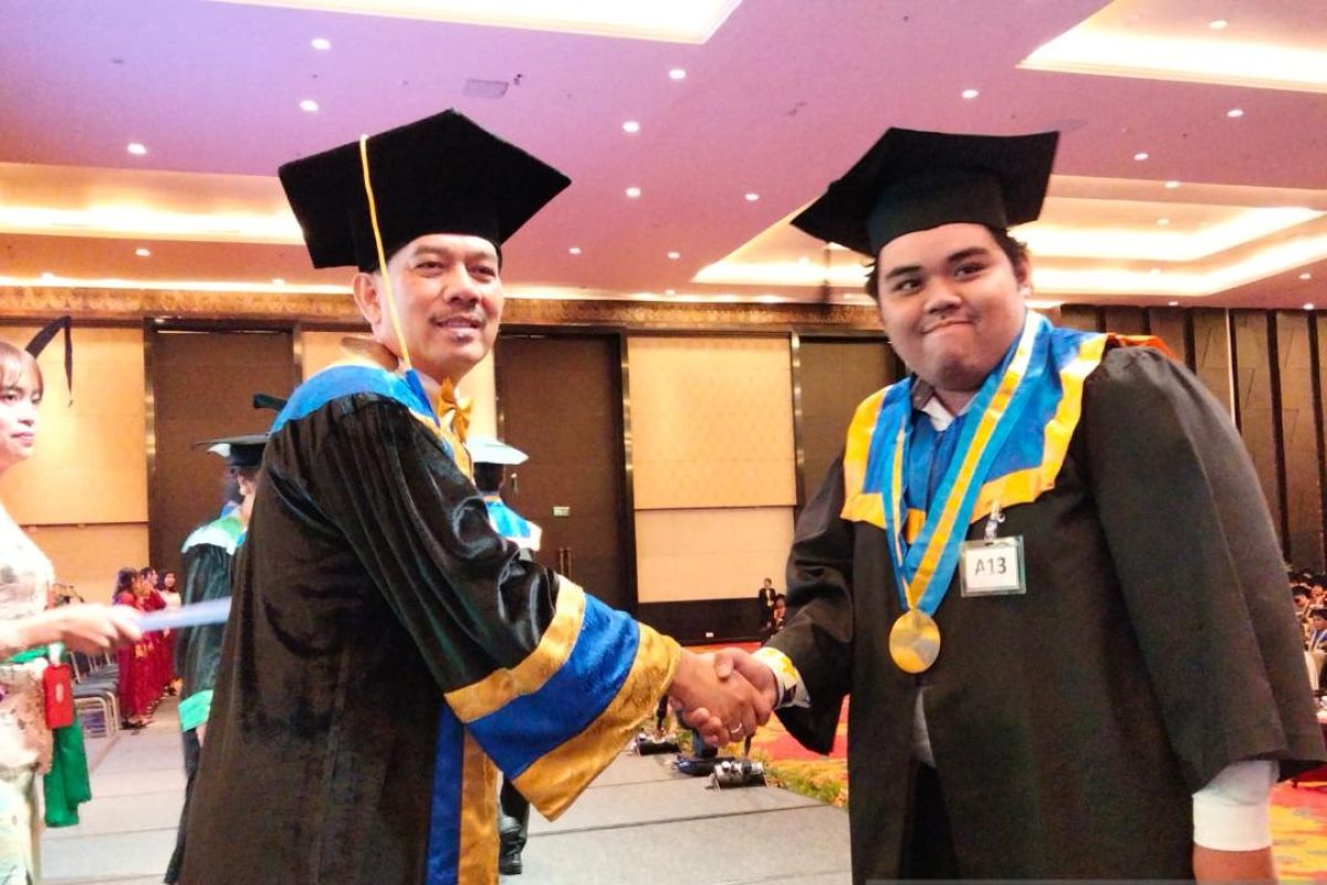 Rektor ITB STIKOM Bali minta wisudawan mampu adaptasi dengan dunia kerja