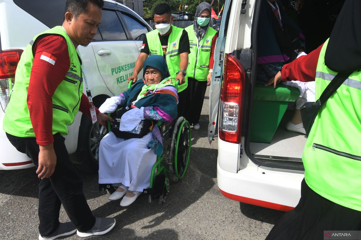 Kemarin pemerintah pantau kesehatan haji, atur pengurangan plastik