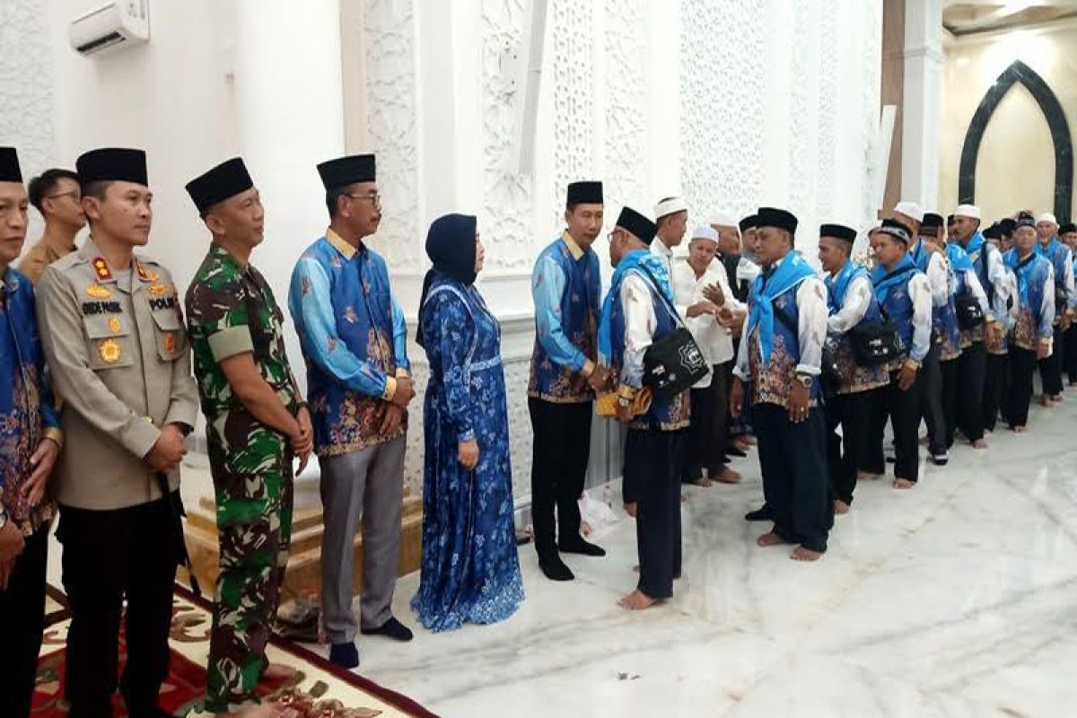 Bupati Barito Utara lepas 120 calon haji