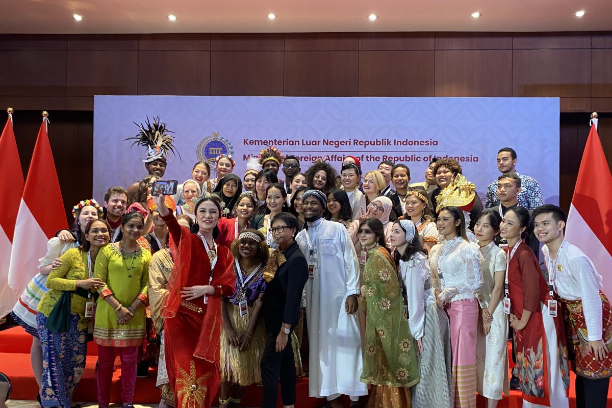 Govt invites 45 international youth to learn about Indonesian culture