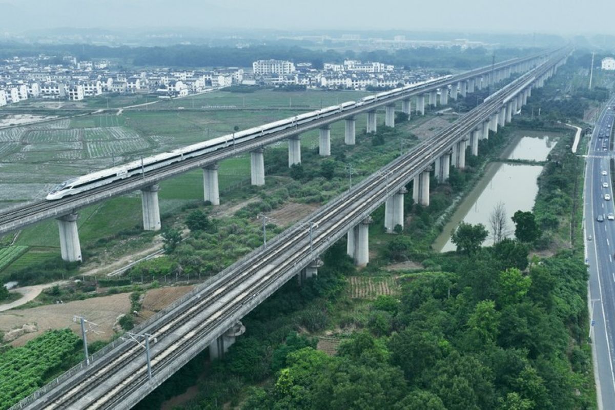 Kereta Cepat Hangzhou-Huangshan tingkatkan sektor pariwisata