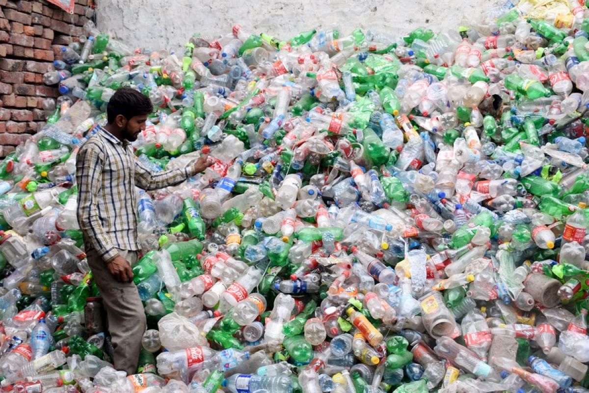 Album Asia: Menengok upaya warga Pakistan perangi polusi plastik