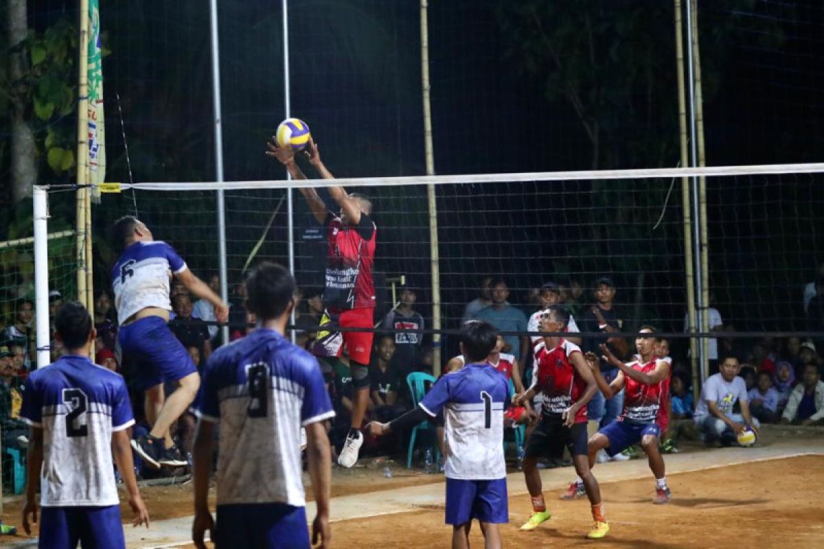 Turnamen bola voli antardesa perebutkan Piala Bupati Banyuwangi