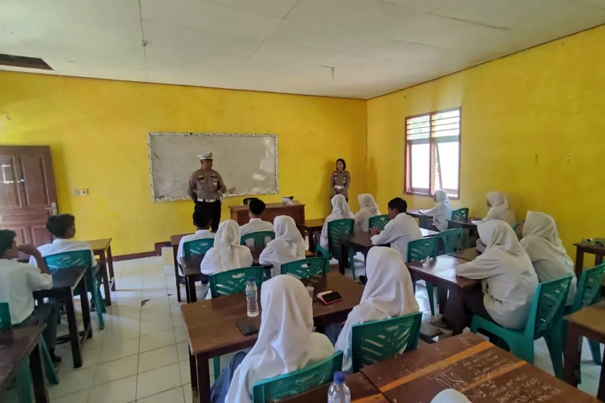 Polres Mabar edukasi keselamatan lalu lintas bagi pelajar