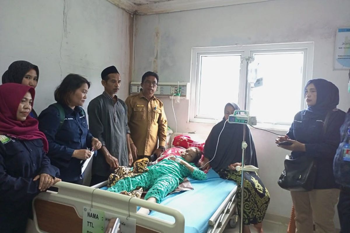 Dinas Sosial Aceh Selatan jenguk anak penderita bocor jantung