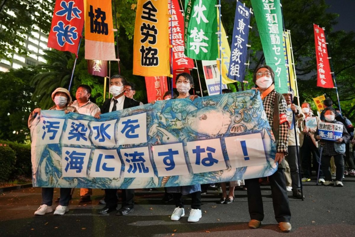 Jepang mulai buang air laut ke terowongan limbah nuklir Fukushima