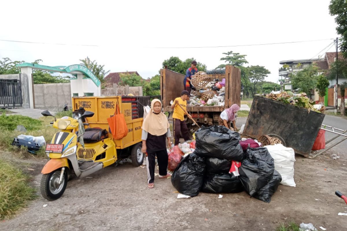 Pemkot Mataram beli mobil pengangkut sampah senilai Rp1,6 miliar
