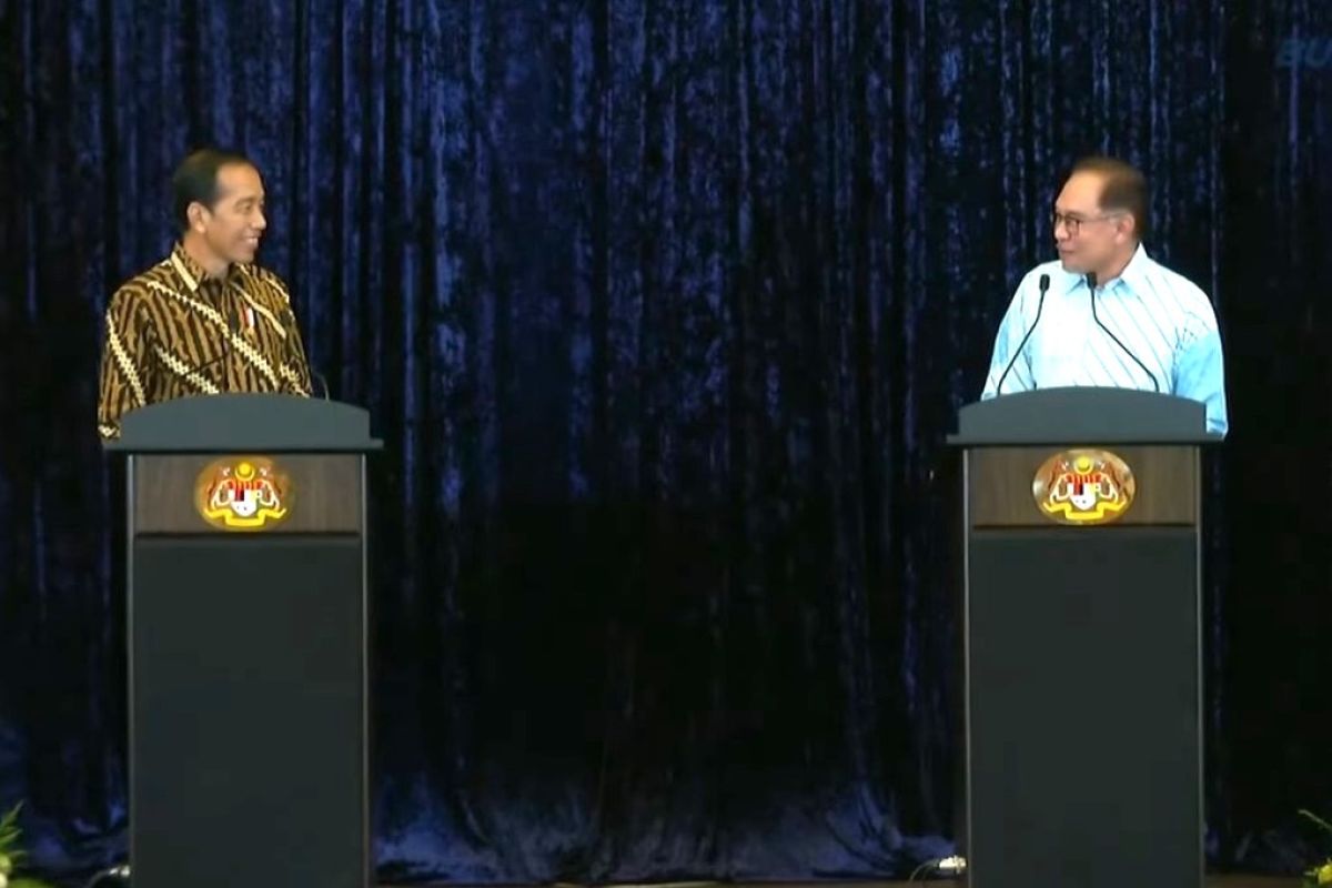 Jokowi lauds Malaysia's commitment to increase protection for PMI