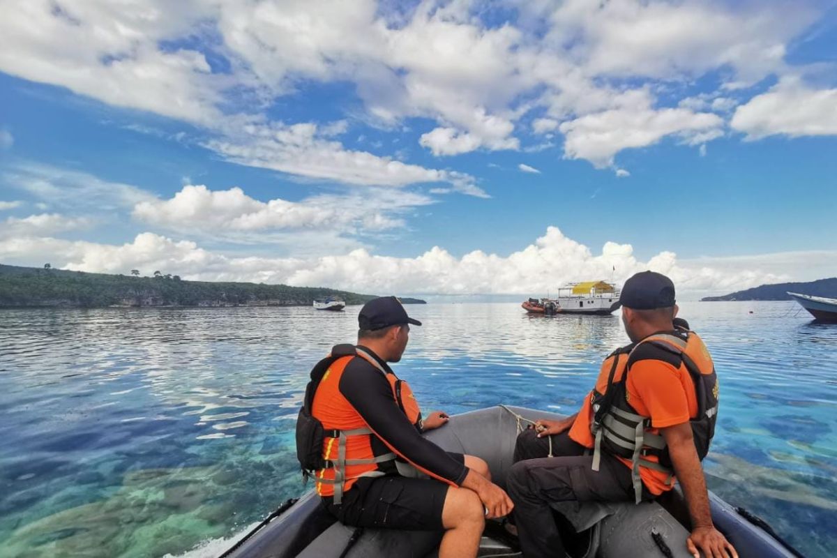Basarnas Kendari melanjutkan pencarian nelayan hilang di Teluk Lande