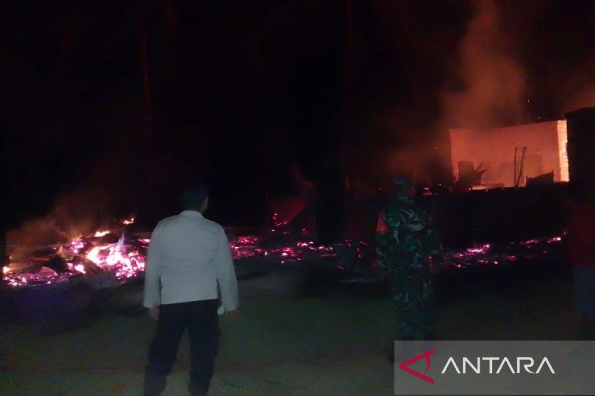 Rumah petani kopra di Gorontalo Utara habis terbakar