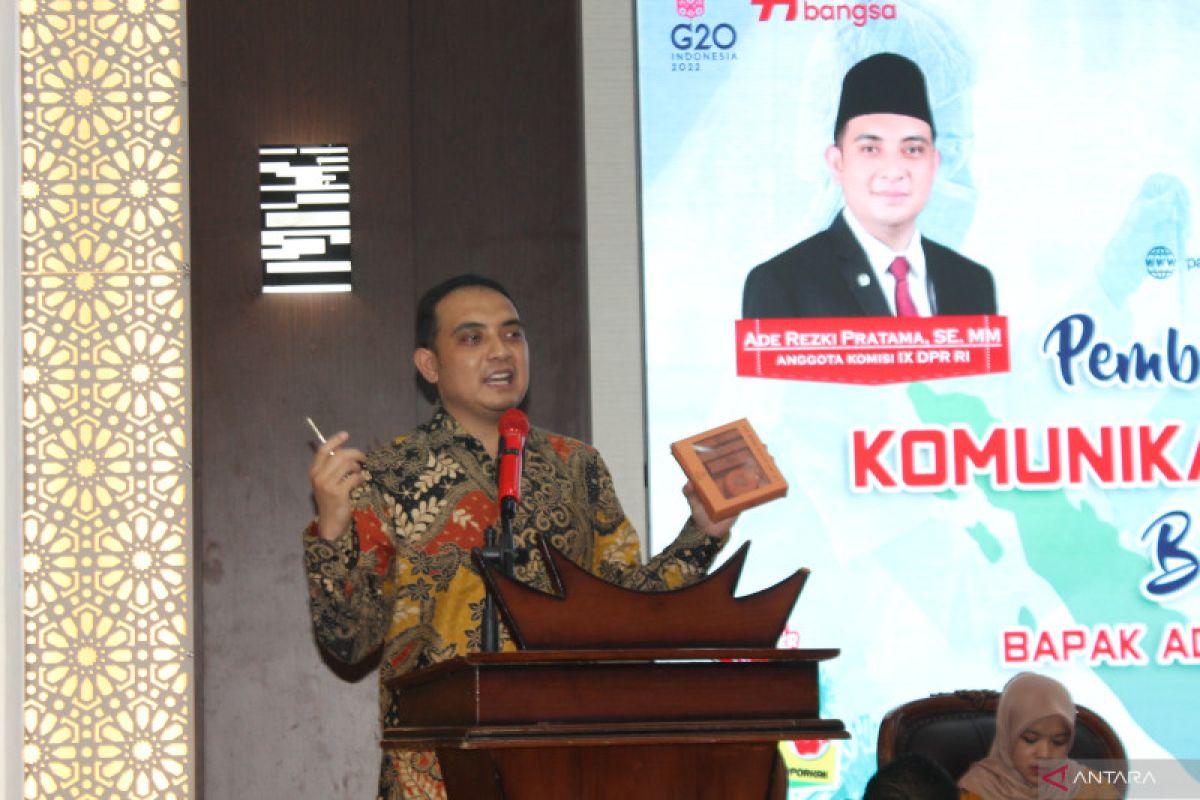 Legislator RI: Warga Bukittinggi harus cerdas konsumsi makanan, obat dan kosmetik