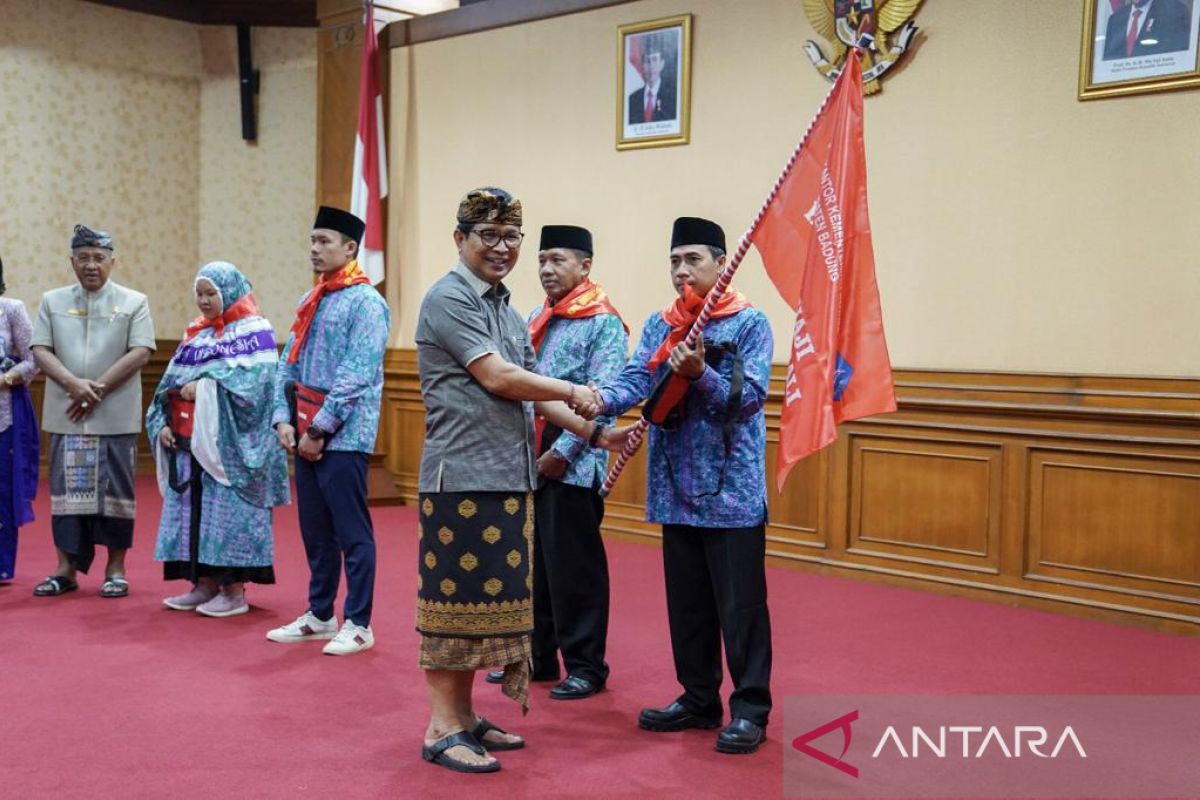 Pemkab Badung terbangkan calon jemaah haji ke Surabaya