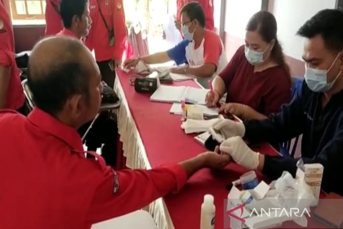 Kesehatan puluhan anggota Manggala Agni Kapuas diperiksa persiapan hadapi karhutla