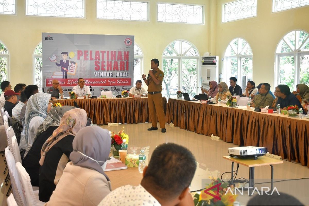 PT Semen Padang latih vendor lokal strategi efektif peroleh izin bisnis
