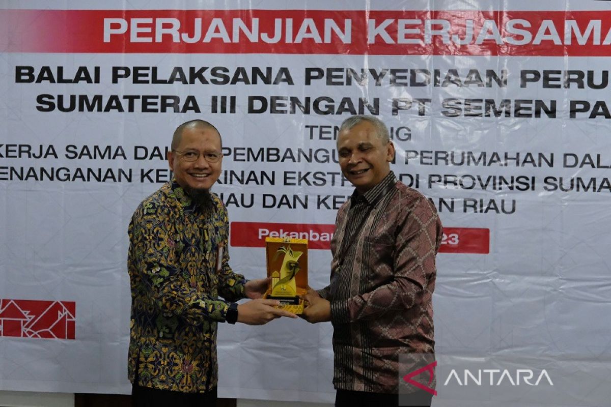 PT Semen Padang wujudkan rumah layak huni di Sumbar, Riau, dan Kepri