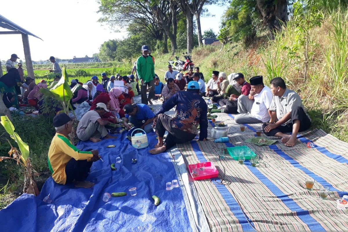 Petani di Kediri gelar doa bersama awal tanam