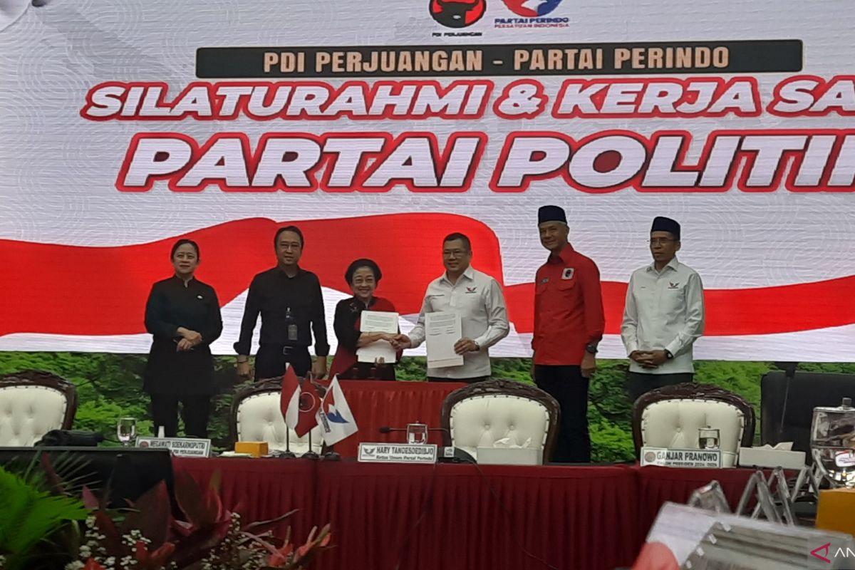 Megawati dan Hary Tanoe menandatangani kerja sama politik untuk Pemilu 2024