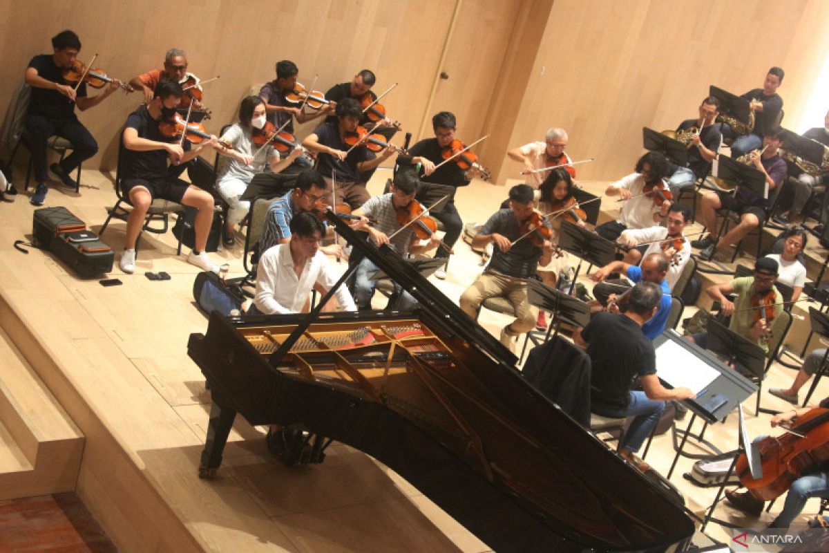 Pianis George Harliono tampil perdana di Jakarta bareng JCO 11 Juni