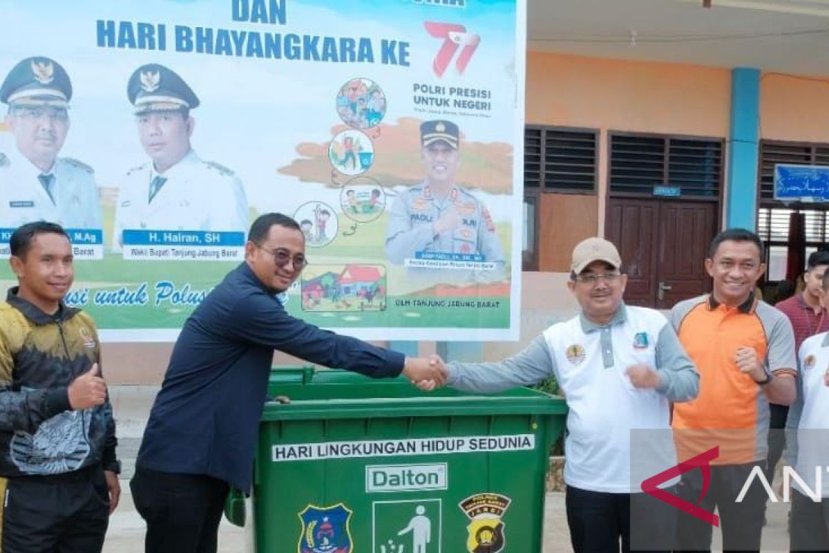 Bupati Tanjabbar bersama Forkopimda laksanakan kegiatan Bakti Sosial