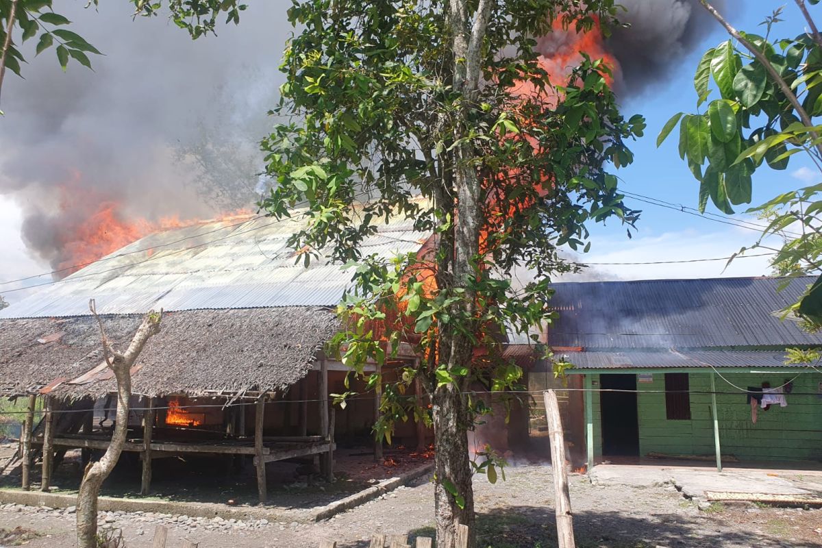 Tiga rumah di Pidie terbakar, diduga korsleting listrik