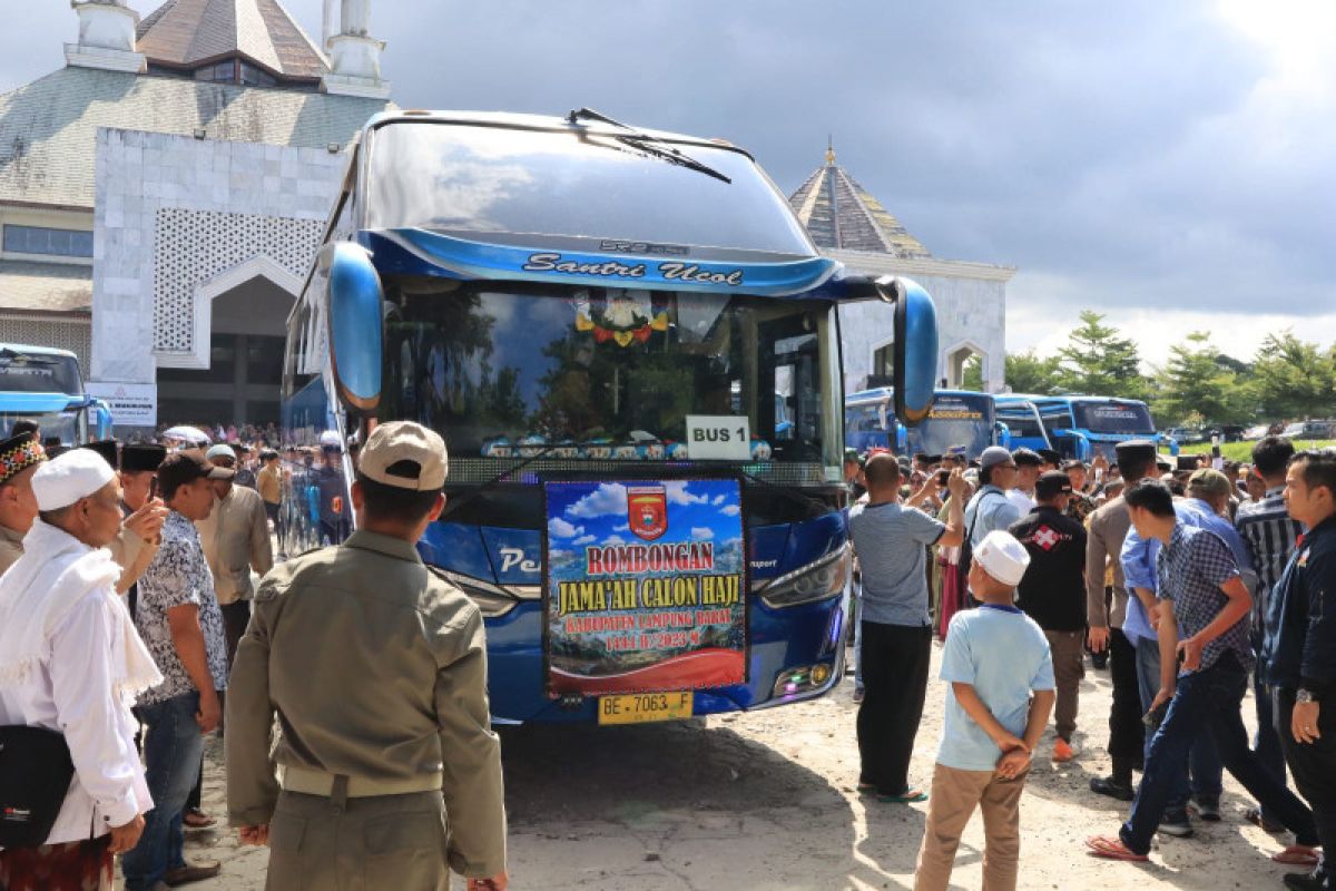 Pemkab Lampung Barat lepas 341 jamaah calon haji kloter kedua