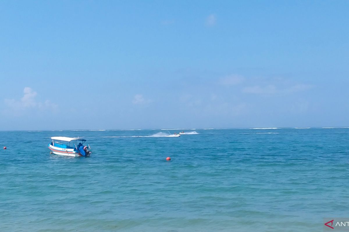 BMKG keluarkan peringatan ombak tinggi empat meter Selat Bali