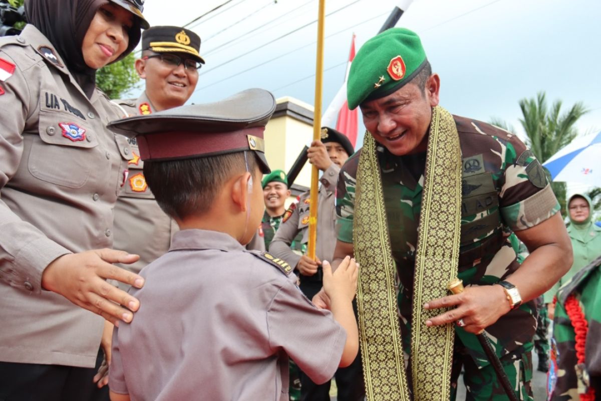 Pangdam XII/Tpr minta TNI-Polri kerjasama amankan perbatasan Indonesia