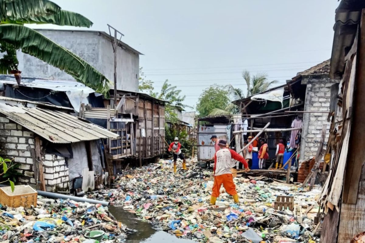 Dlh Surabaya Sampah Plastik Berkurang Dua Ton Tiap Hari Antara News