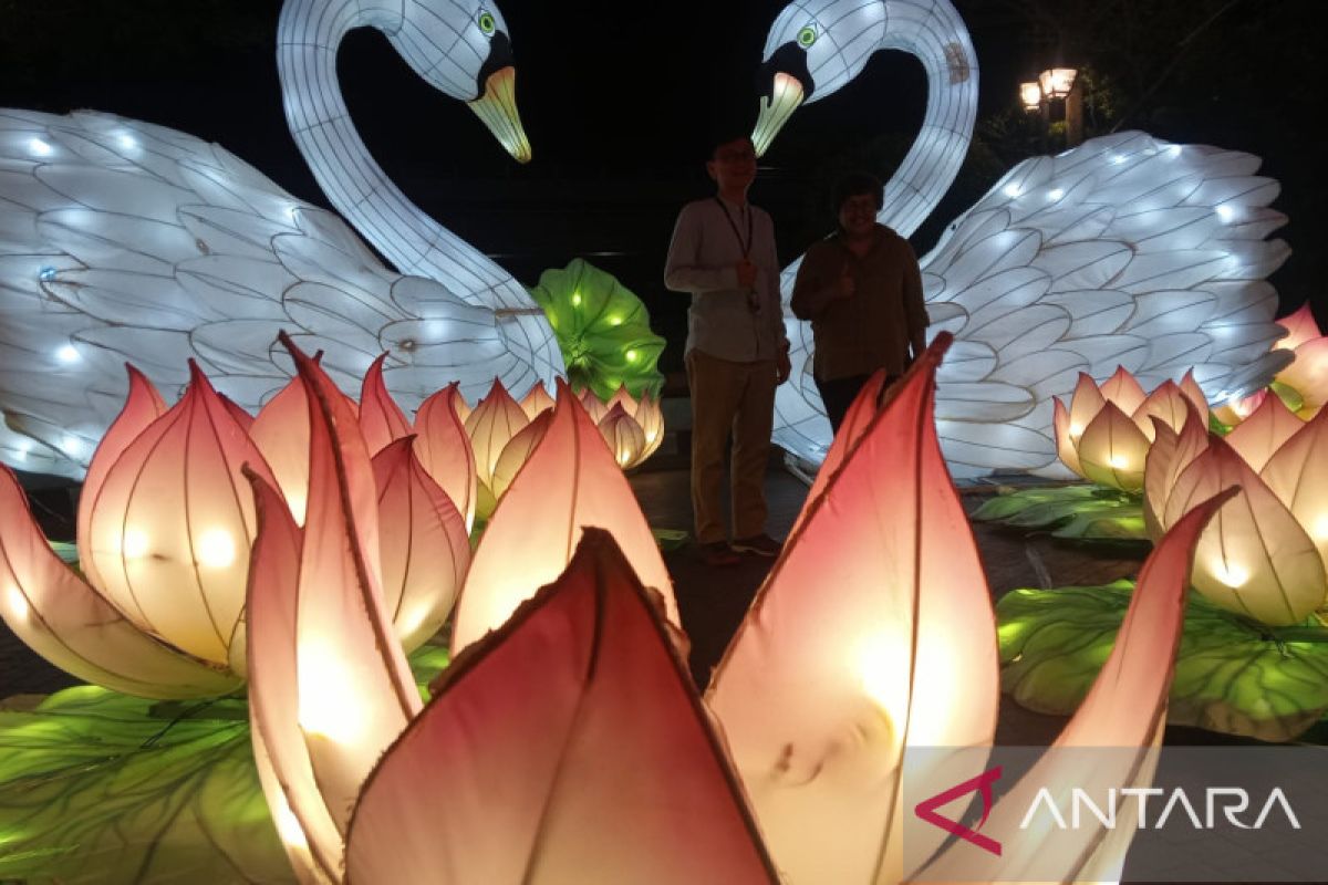 Ada spot foto Lantern Festival di Living World Pekanbaru isi libur sekolah