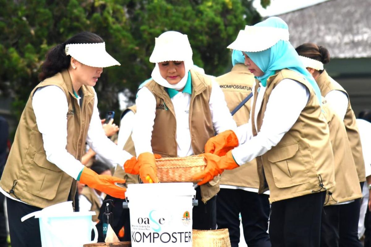 Iriana Jokowi lakukan pengomposan sampah organik di Tampaksiring