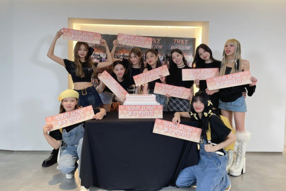 TWICE girl group pertama dengan penjualan 1 juta album di AS