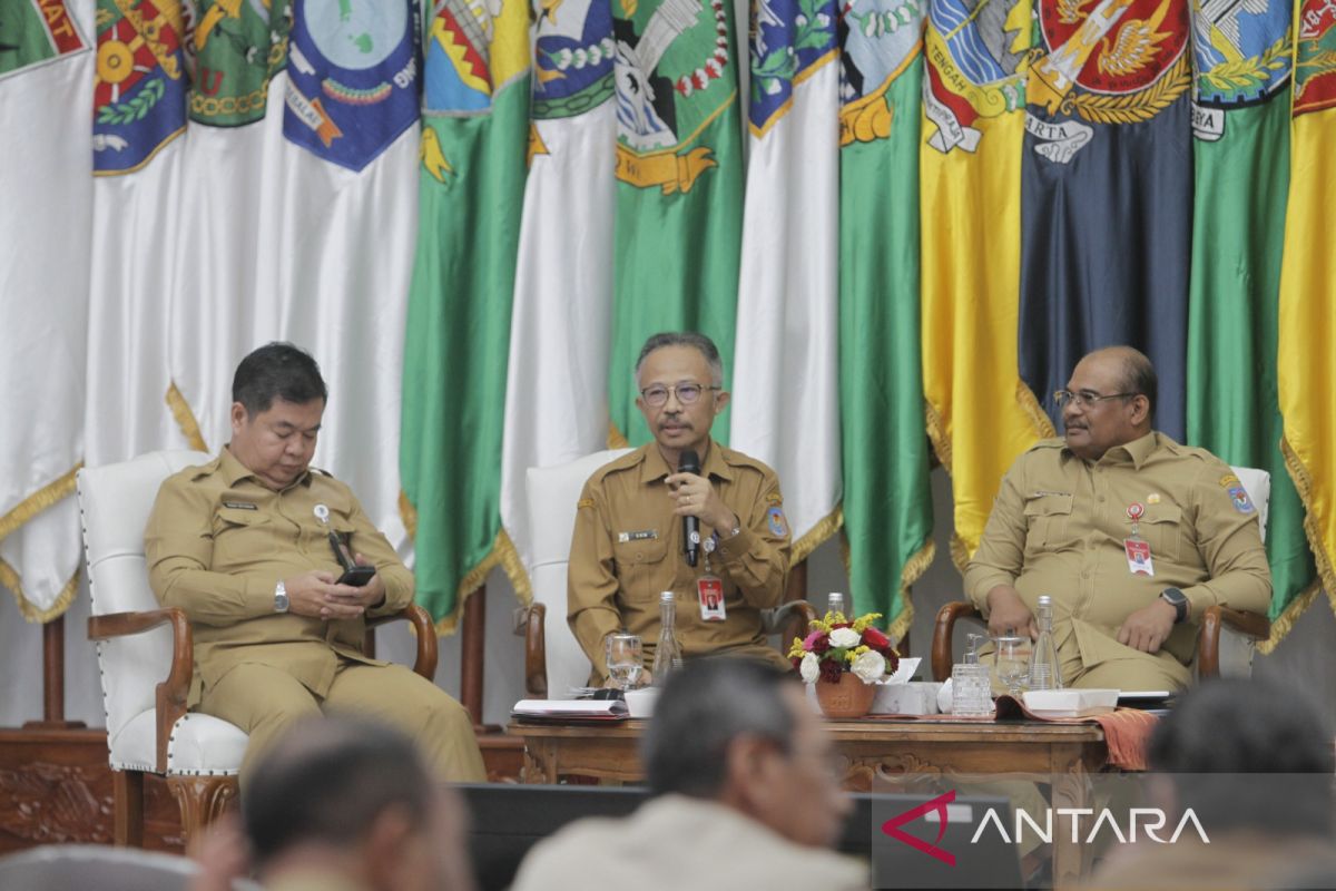 Dirjen Bina Pemdes Bahas Isu Strategis Dengan Pj Kepala Daerah - ANTARA ...