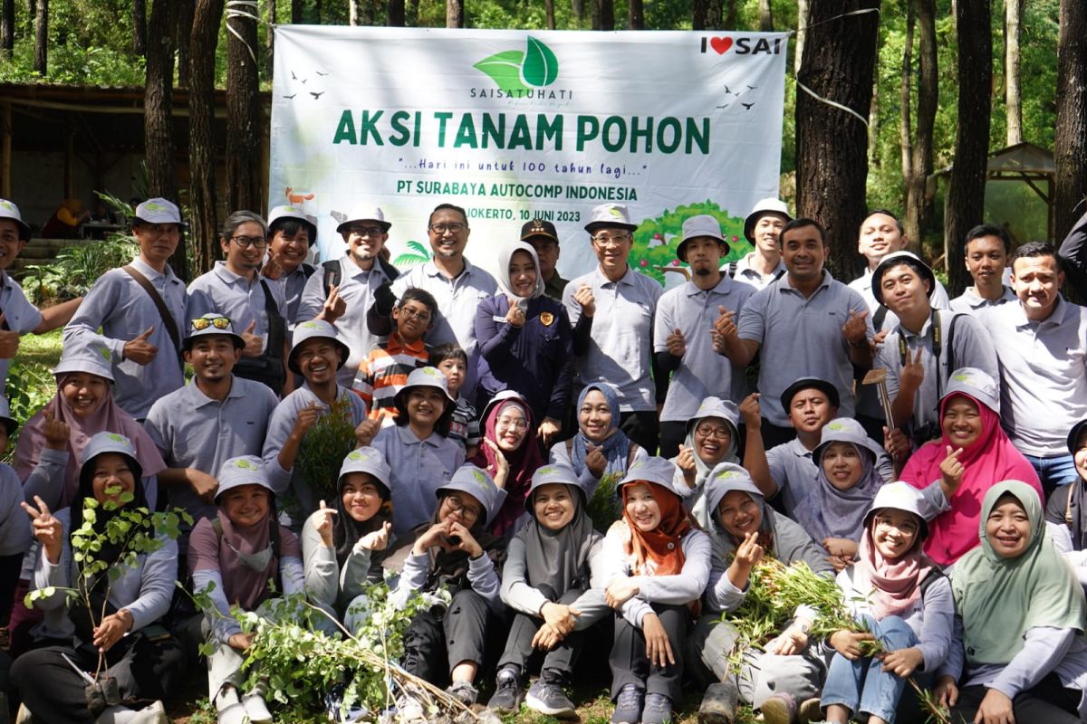 Pemkab Mojokerto ajak masyarakat beramal dengan tanam pohon