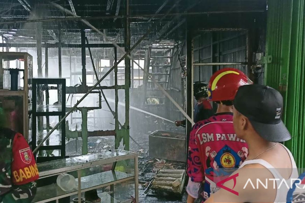 Tujuh bangunan terbakar di Samarinda