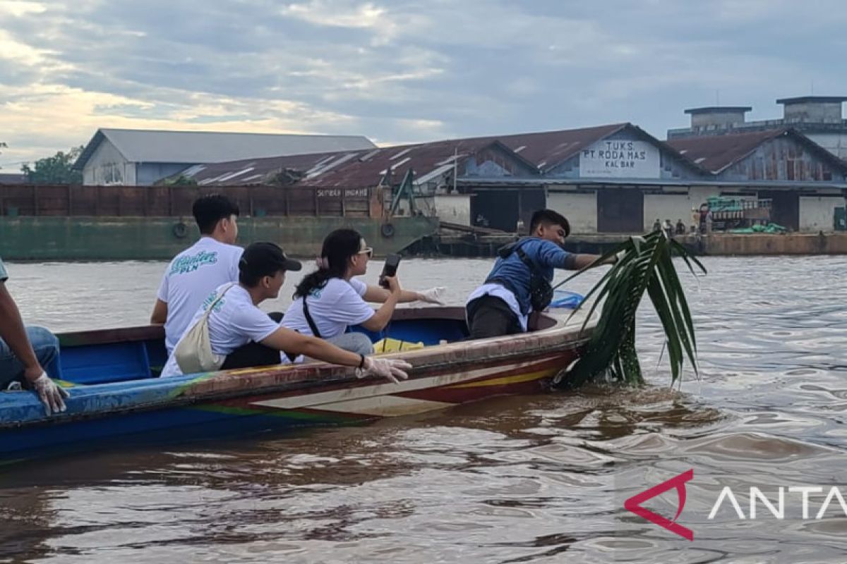 PLN Kalbar gelar aksi konservasi sungai Kapuas upaya jaga lingkungan